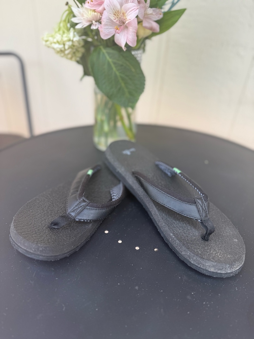 Sanuk Black Flip Flop Sandals Women’s Size 8